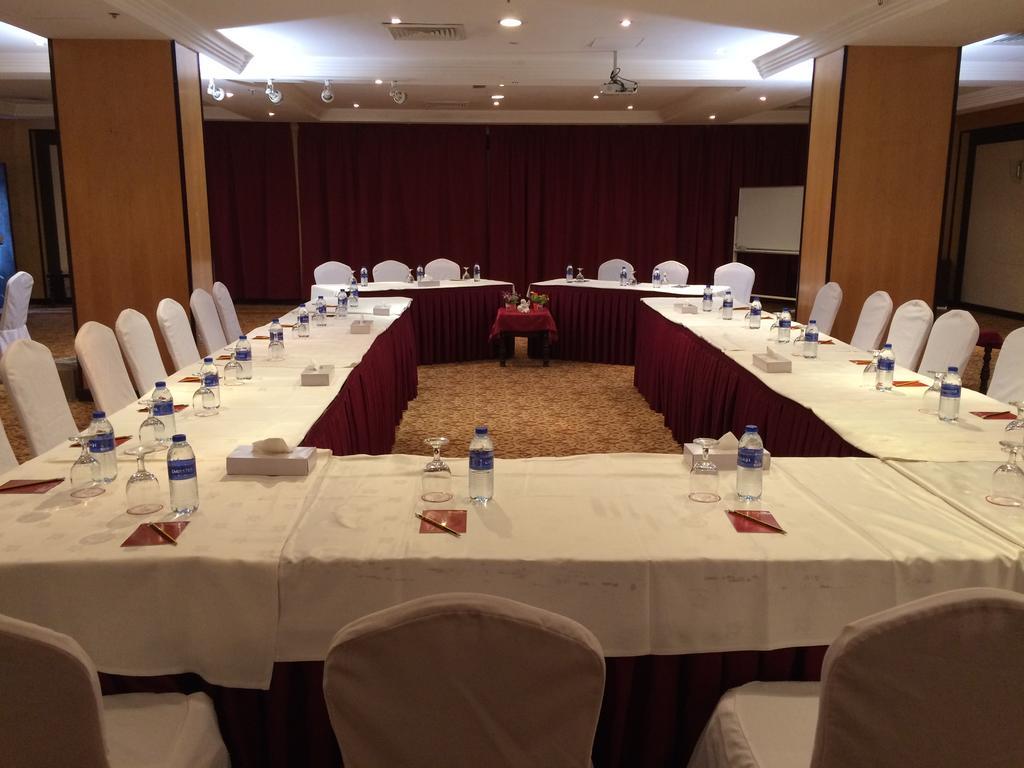 London Suites Hotel Dubai Bagian luar foto